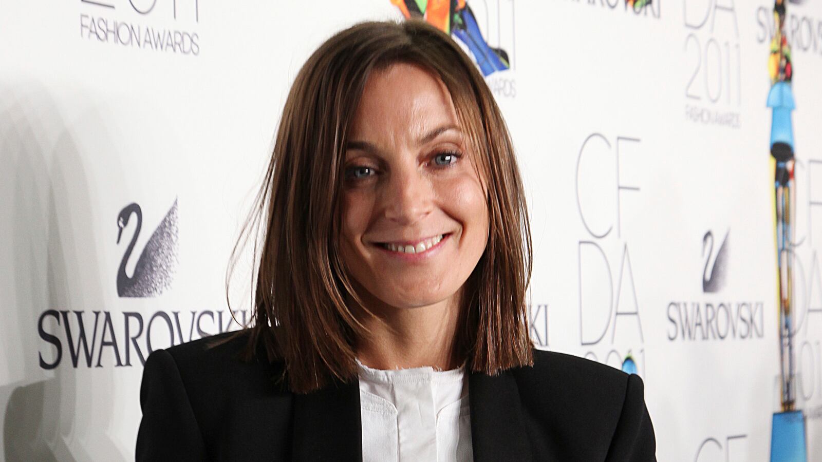 articles/2013/12/31/phoebe-philo-honored-by-queen-elizabeth-ii-jay-z-and-beyonce-end-veganism/131231-phoebe-philo-fashion_vpzmmc