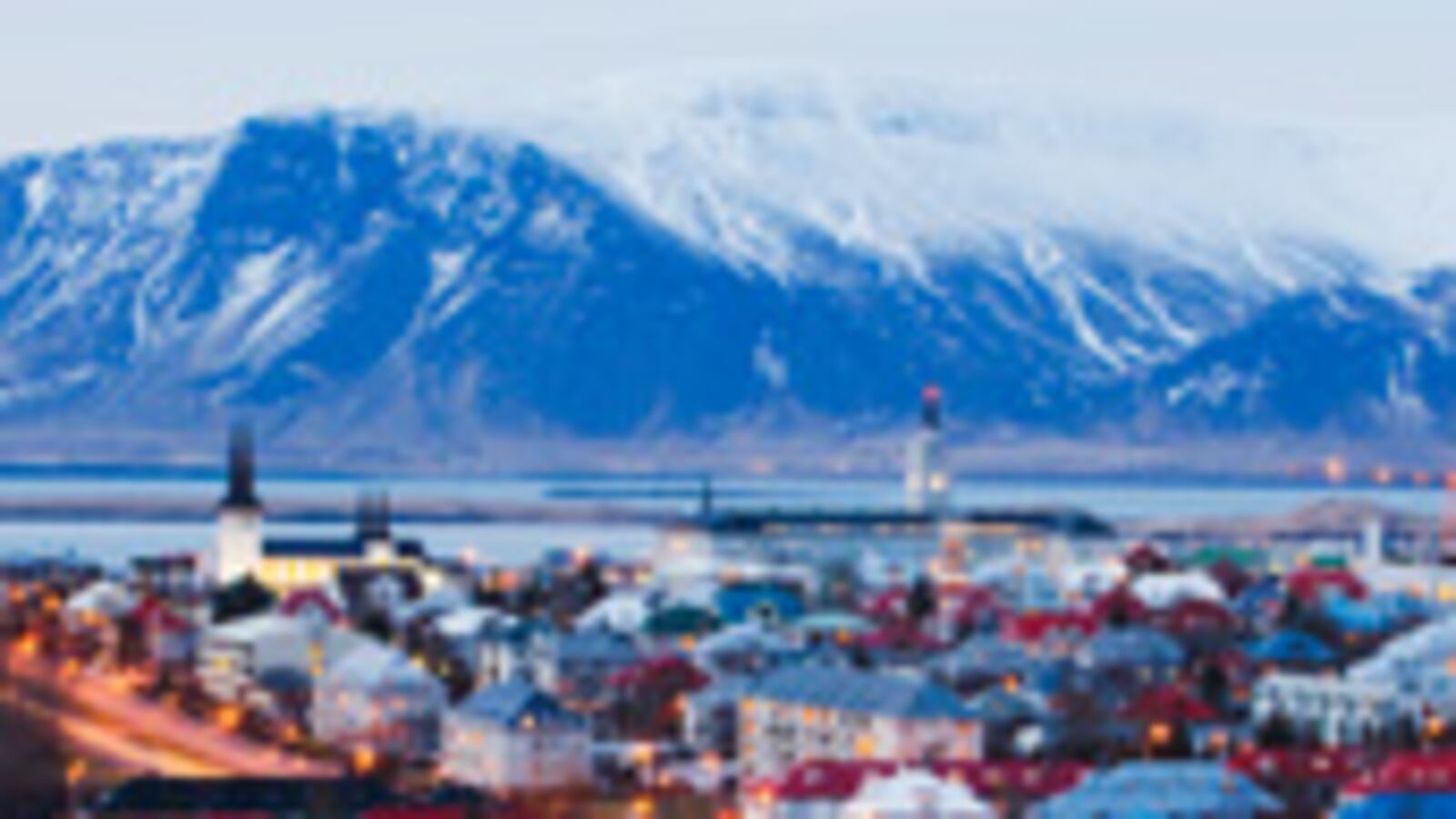 articles/2009/11/13/gal-with-a-suitcase/hunt-suitcase-iceland_62841_gz20ho