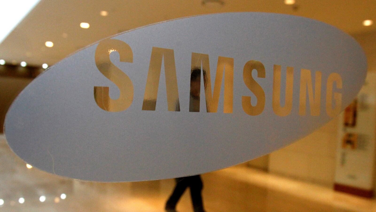 cheats/2016/11/23/samsung-raided-by-south-korean-prosecutors/161122-samsung-raid-corruption-skorea-cheat_bpaq2q