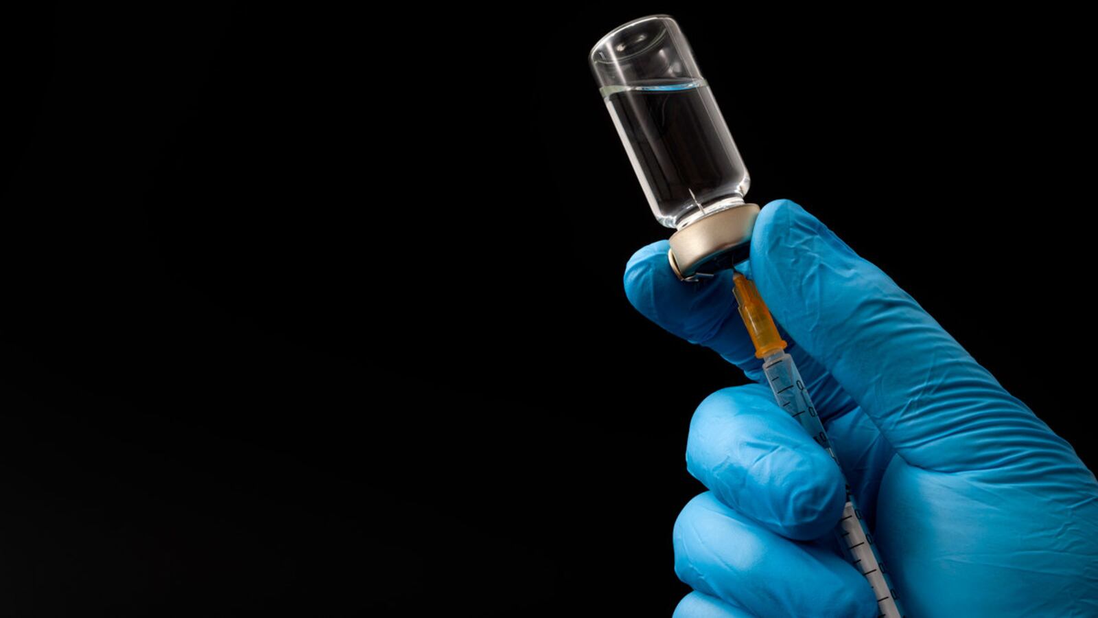 200908-conversation-covid-vaccine-hero-1_ngpr8x