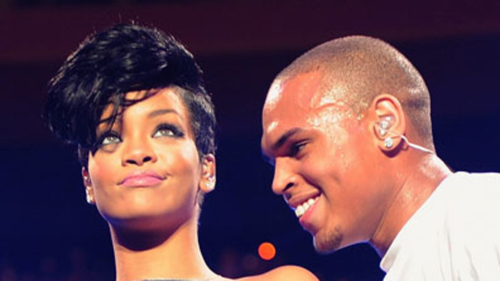 cheats/2009/07/26/rihanna-and-brown-under-same-roof/rihanna-chris-brown_dnphan
