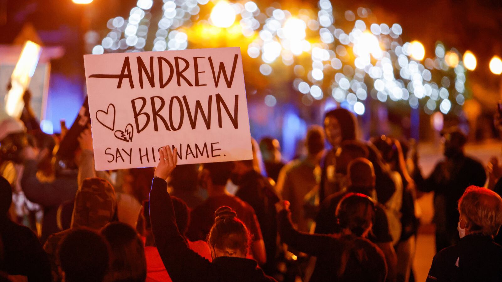 2021-04-27T052414Z_302743741_RC254N954J52_RTRMADP_3_USA-POLICE-NORTH-CAROLINA_bikhaa