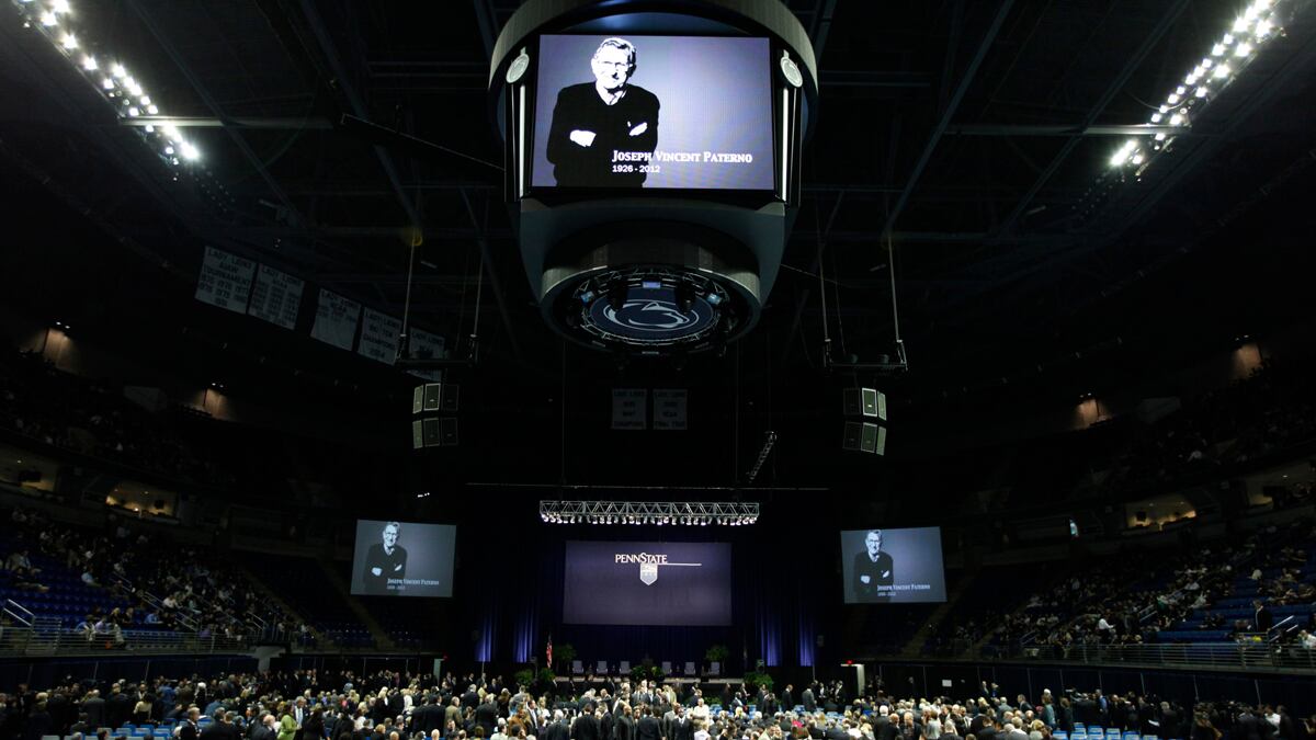 cheats/2012/01/26/thousands-attend-paterno-service/joe-paterno-public-service-cs_jgpjye