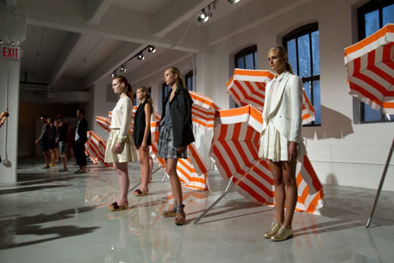 galleries/2010/09/10/fashion-week-s-first-days/fashion-week---band-of-outsiders_borvkb