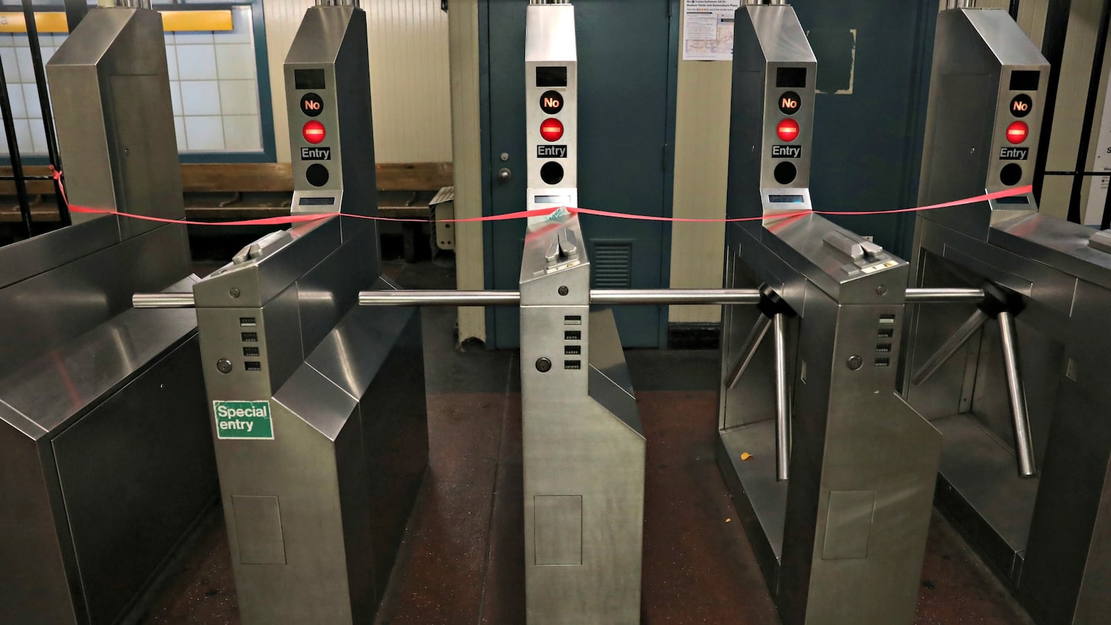 170629-subway-nyc-cheat_slpqyp