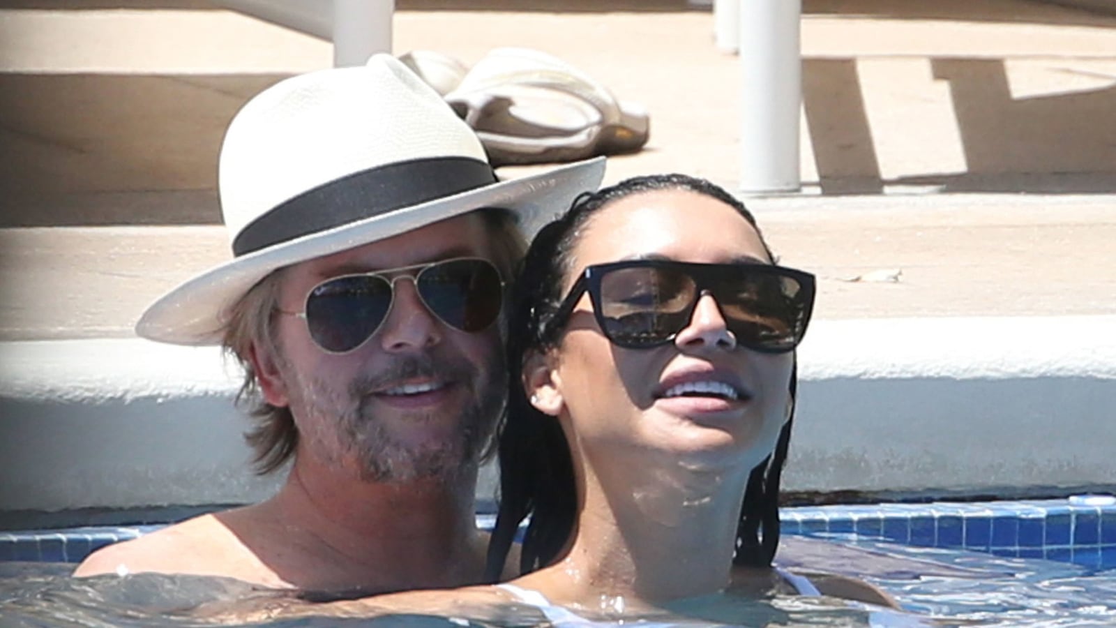 articles/2017/04/04/the-tao-of-david-spade-hollywood-s-unlikeliest-pickup-artist/170403-zimmerman-spade-nada-tease_b0yzff