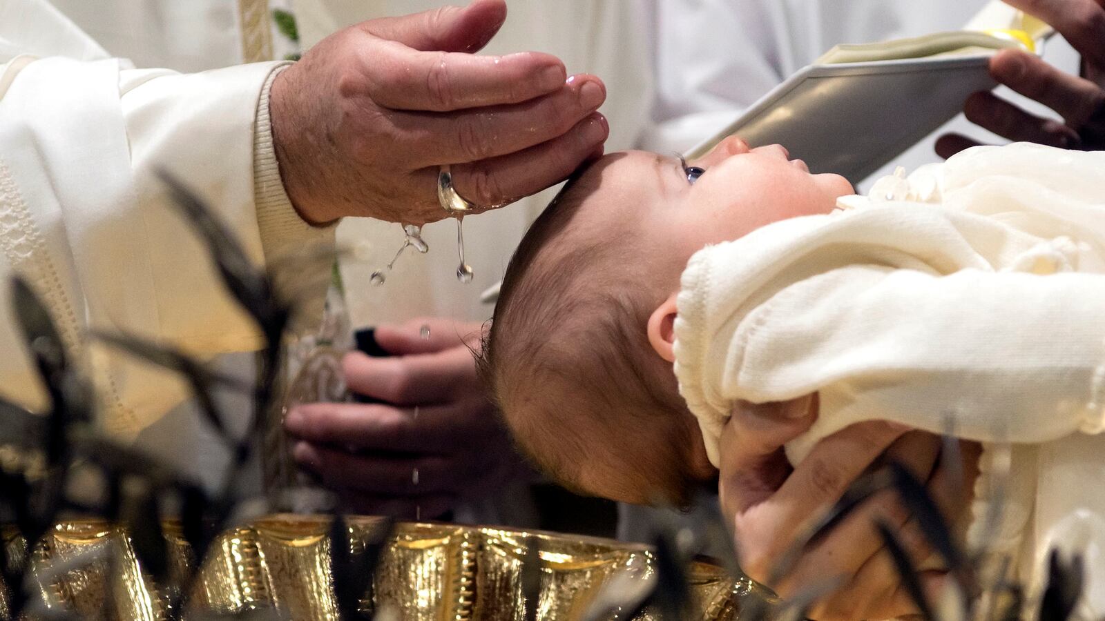 2017-01-08T000000Z_1148893402_RC1AE8640560_RTRMADP_3_POPE-BAPTISM_lvu69m