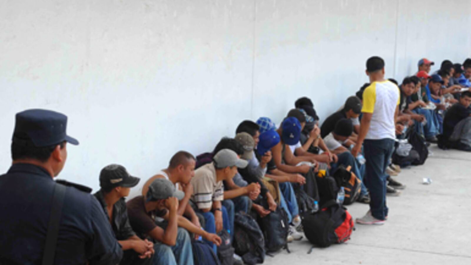 cheats/2011/05/18/500-migrants-found-in-two-trucks/migrant-workers-truck-chiapas_mv9uty