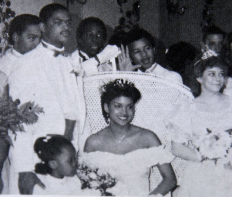 galleries/2012/04/17/michelle-obama-prom-photo-and-more-awkward-celebrity-prom-photos/celebrity-prom-photos-berry_rm2r0m