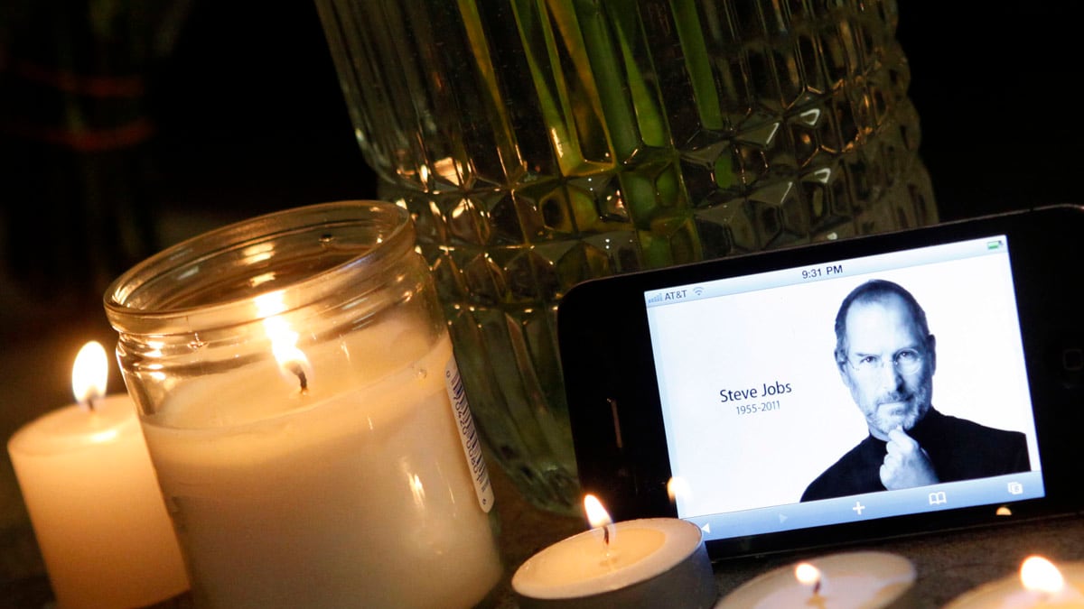 cheats/2011/10/07/date-set-for-steve-jobs-funeral/steve-jobs-funeral-cheat_ncktkd