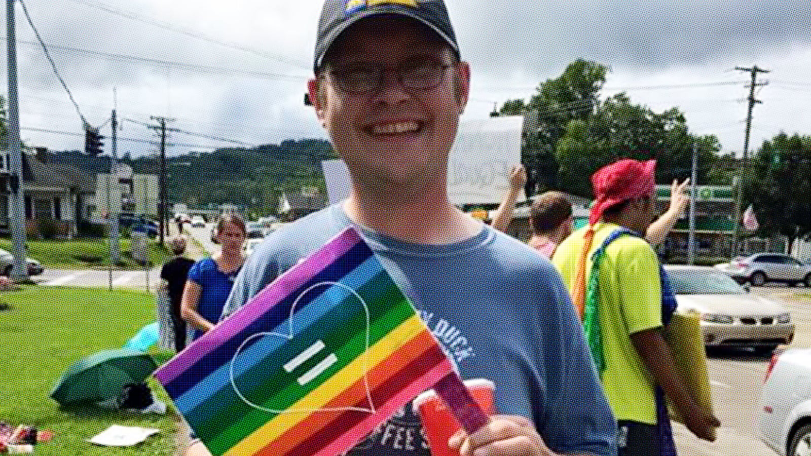 articles/2015/09/24/kim-davis-s-one-gay-friend-is-angry/150923-Zavadski-dallas-black-tease_u9dung