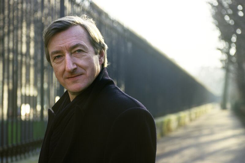articles/2013/09/25/one-relishes-the-pain-julian-barnes-memoir-of-grief/130925-begley-barnes-life-tease-embed_bxprr3