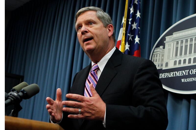 articles/2011/06/27/budget-talks-farmers-facing-government-agriculture-subsidies-cuts/tom-vilsack-conant-110627_qz8lml