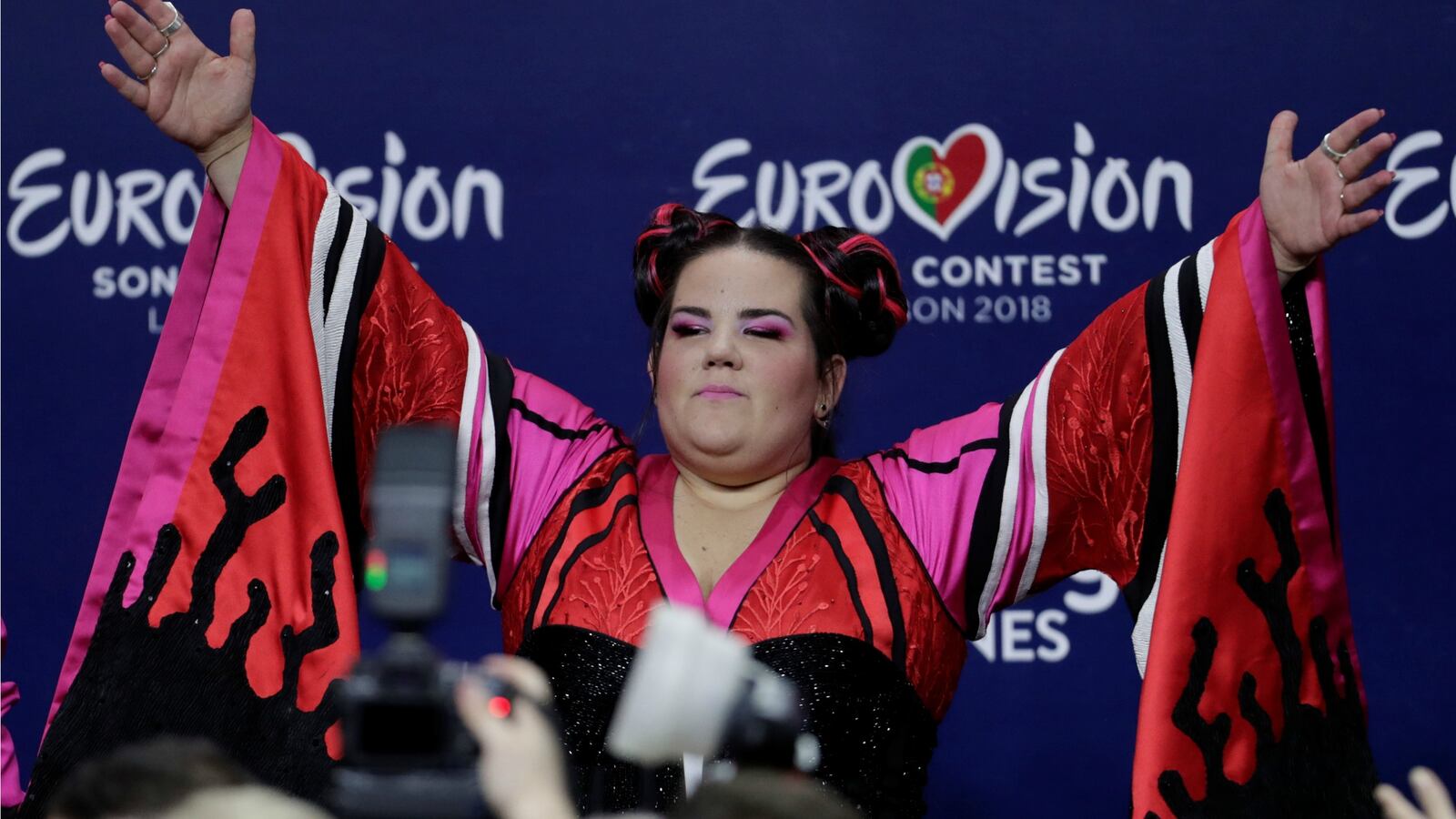 180513-eurovision-israel-barzilai-cheat_hnzqiz