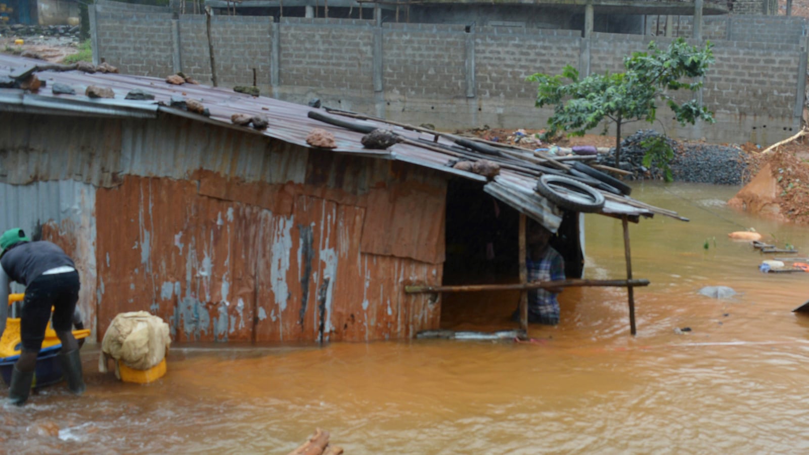 sierra-leone-mudslide_xyxh1u