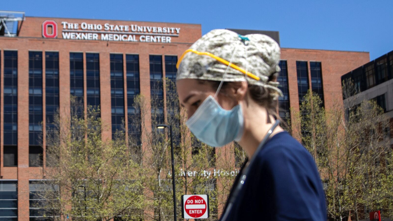 2020-05-05T022618Z_152206978_RC22IG981XFD_RTRMADP_3_HEALTH-CORONAVIRUS-USA-GRADUATION_fje63e