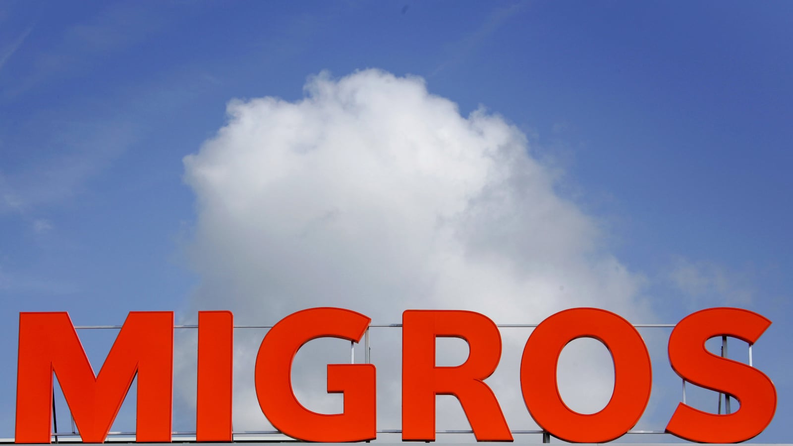 cheats/2014/10/23/swiss-company-sorry-for-hitler-creamer/141023-migros-cheat_qfgzog