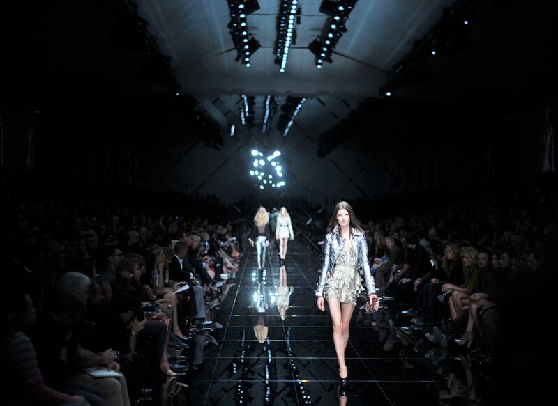 galleries/2010/09/21/london-fashion-week-day-5/london-wray-day-3---burberry_ydd3jb