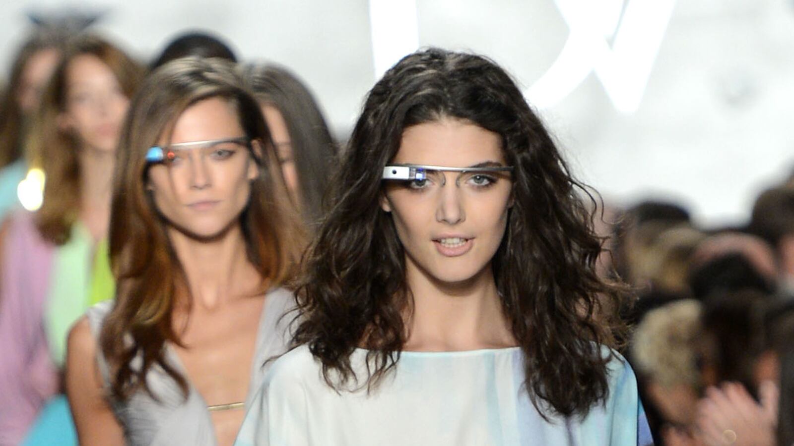 articles/2014/06/03/net-a-porter-mr-porter-to-sell-google-glass-suzy-menkes-premier-vogue-column/140603-google-glass-cheat_k79ukj