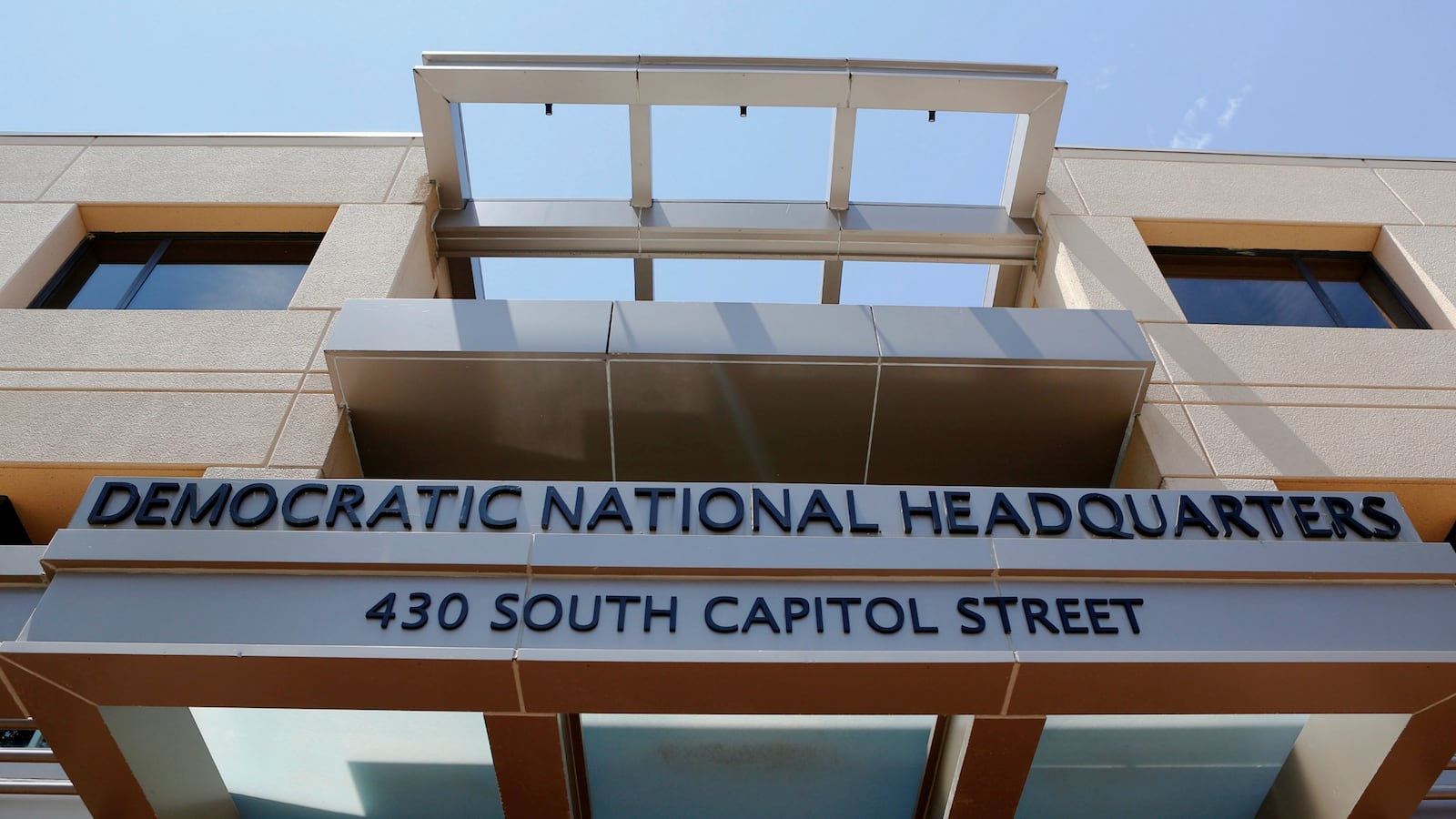 cheats/2016/08/02/report-dnc-ceo-resigns-over-email-hack/160802-dnc-ceo-cheat_k5tbbx