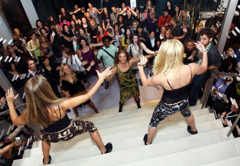 galleries/2009/09/10/fashion-s-night-out/fashionnightout_x0xvc1