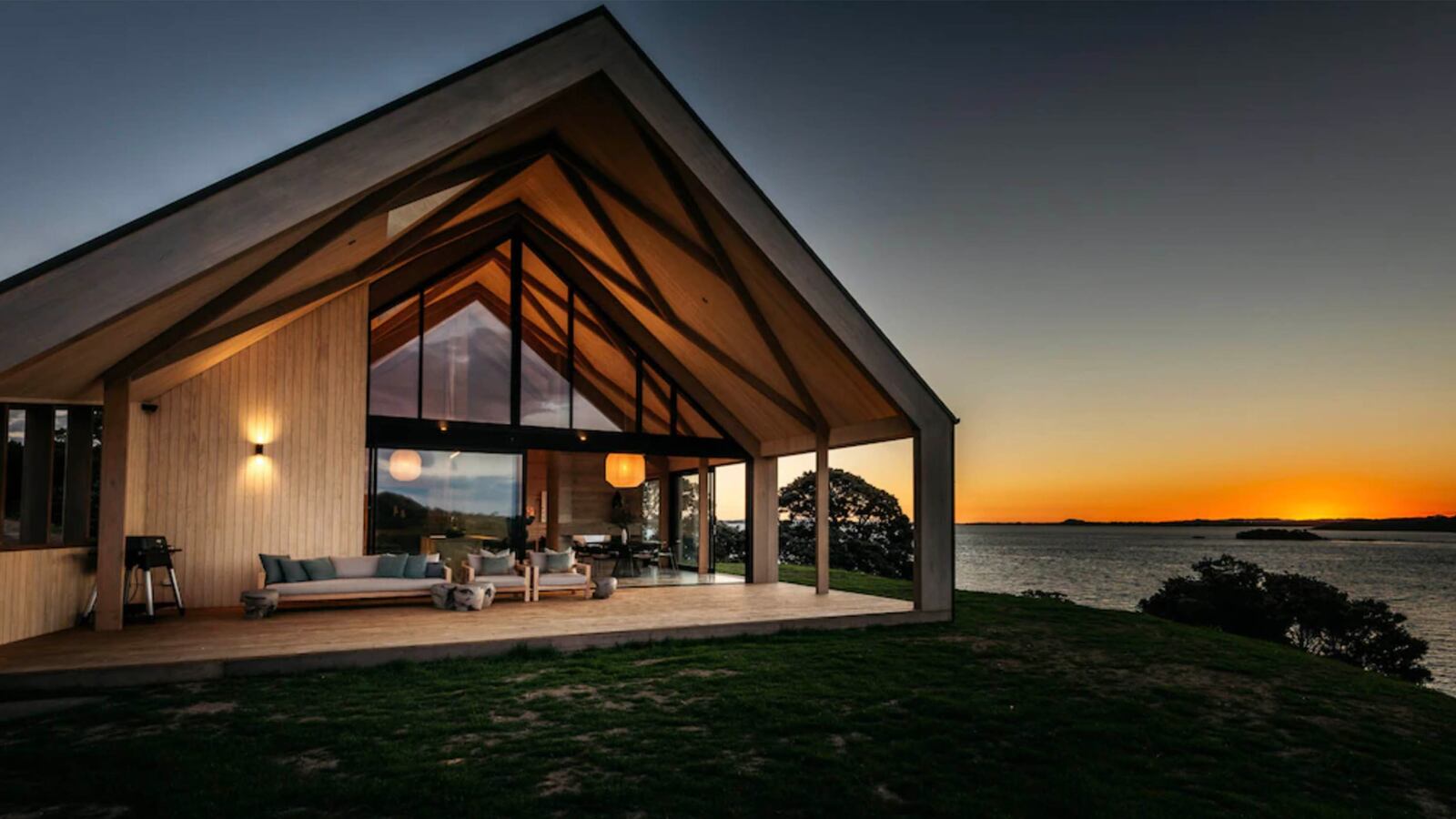 210915-OMG_Waiheke-Island-New-Zealand-01_sqd3wn