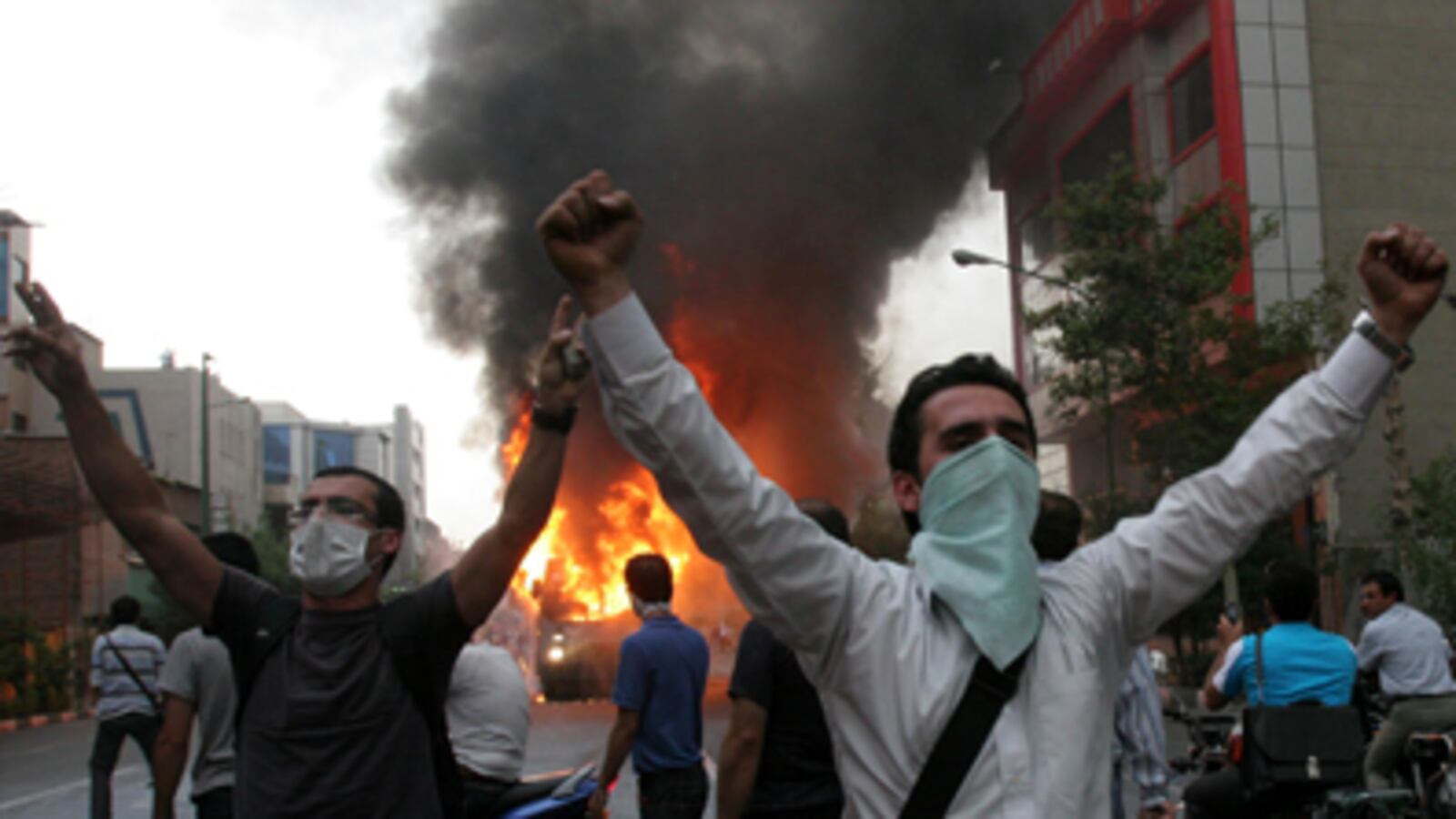 cheats/2009/06/15/five-mile-long-rally-in-tehran/iran-demonstrators_kxzodj