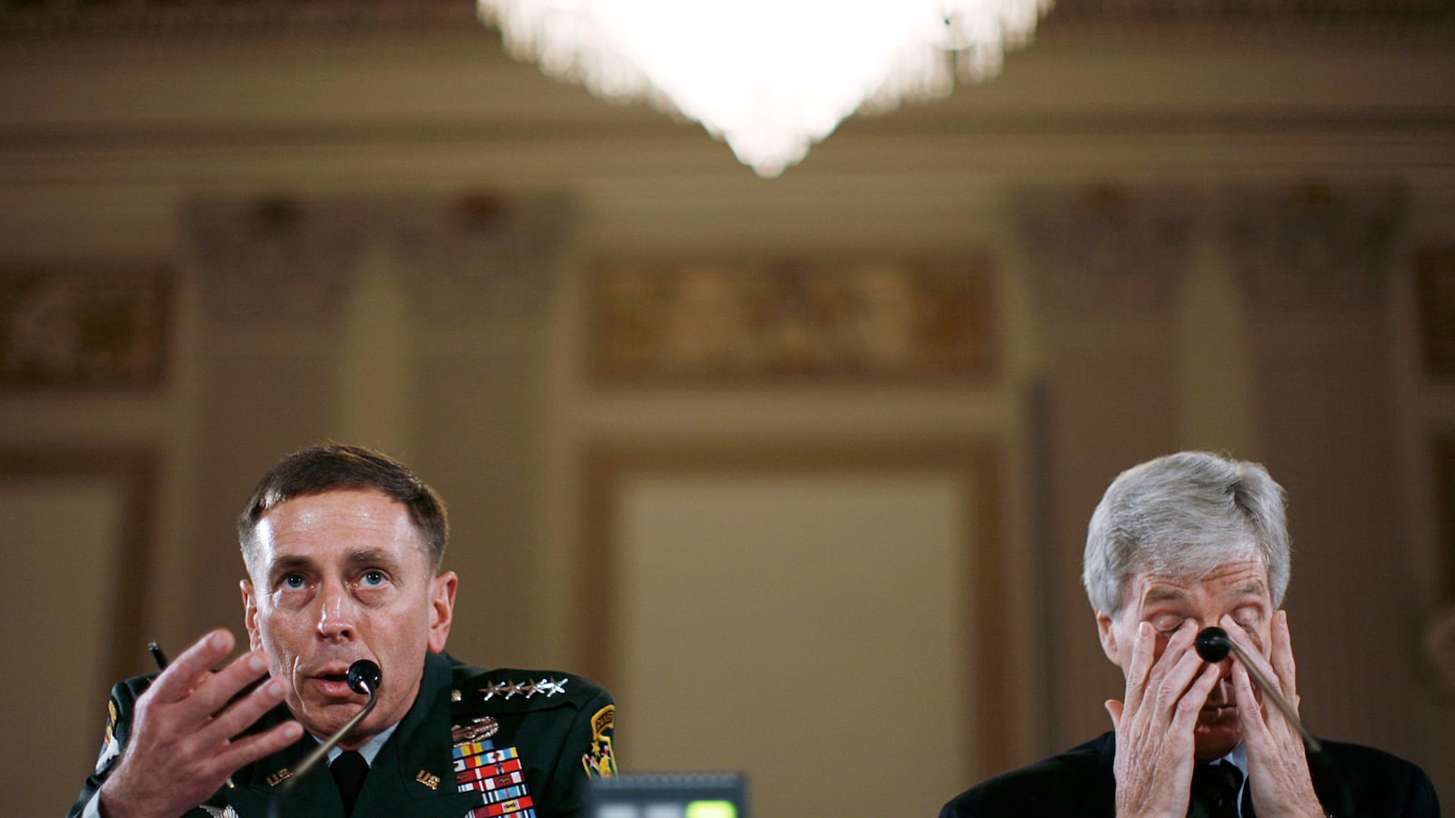 articles/2015/08/31/petraeus-use-al-qaeda-fighters-to-beat-isis/150831-harris-petraeus-tease_bu4ixj