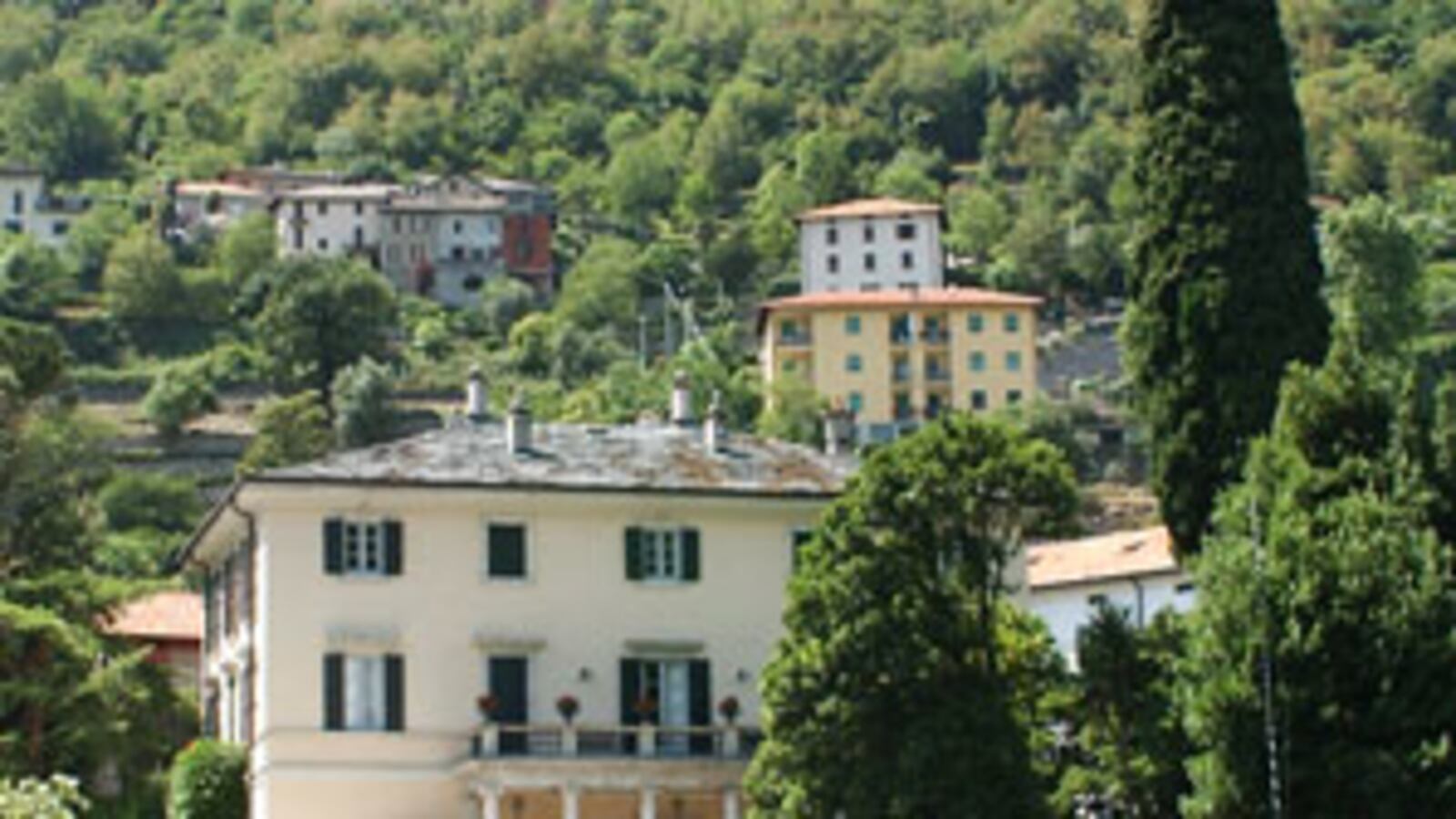 cheats/2010/04/29/wwii-bomb-found-at-clooneyrsquos-villa/clooney-villa-bomb_mkcuaj