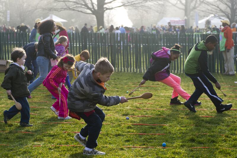 galleries/2013/04/01/obama-s-on-a-roll-photos-from-the-white-house-easter-egg-hunt/130401-white-house-easter-02_x3uhtj