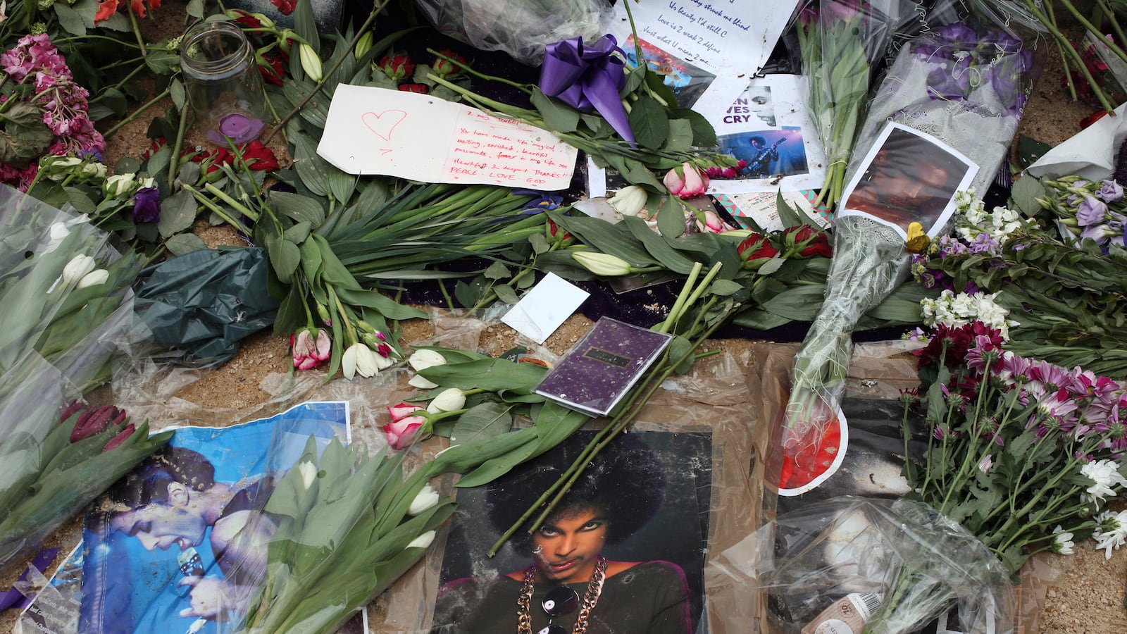 articles/2016/06/02/prince-s-death-reveals-what-s-wrong-with-addiction-treatment/160602-siegel-prince-opiod-death-tease_bigxxc