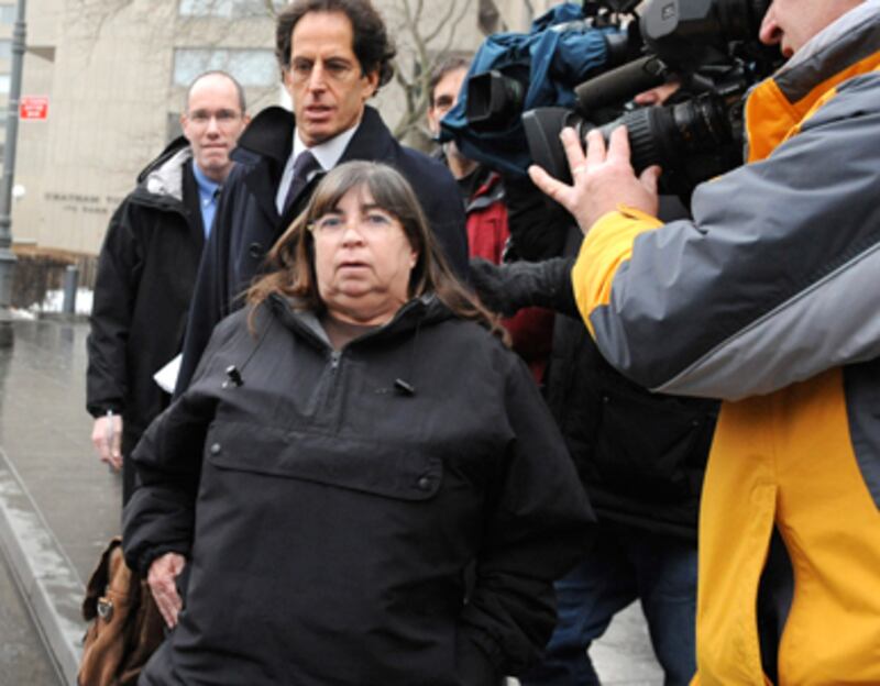 articles/2011/01/07/bernie-madoffs-secretary-annete-bongiorno-out-on-bail/frank-annette_vgnsbi