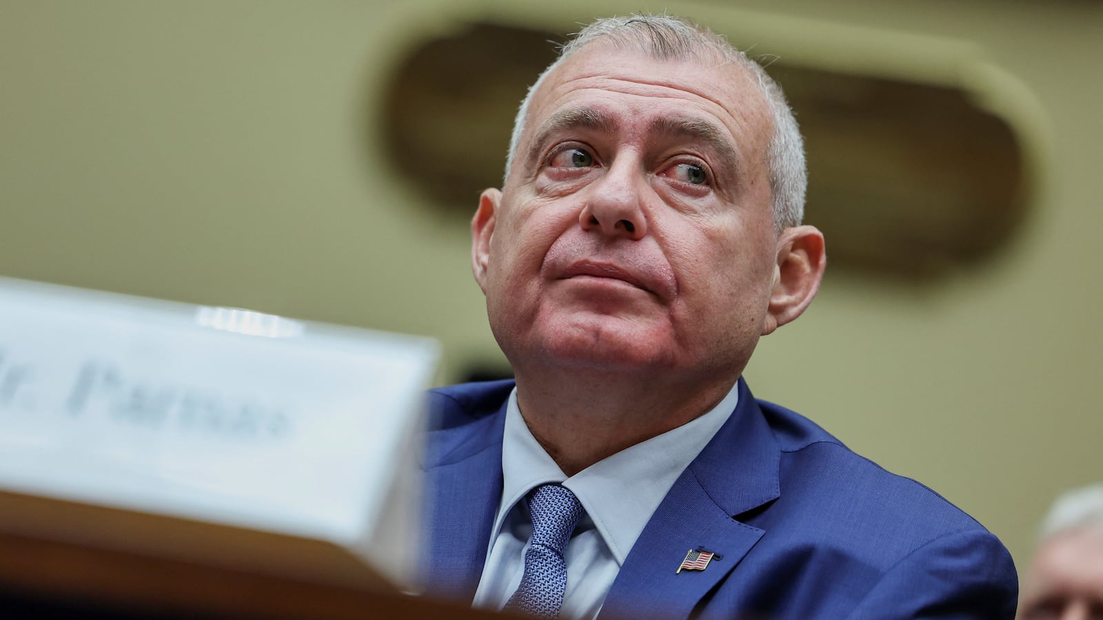 A photo of Lev Parnas testifying before Congress.