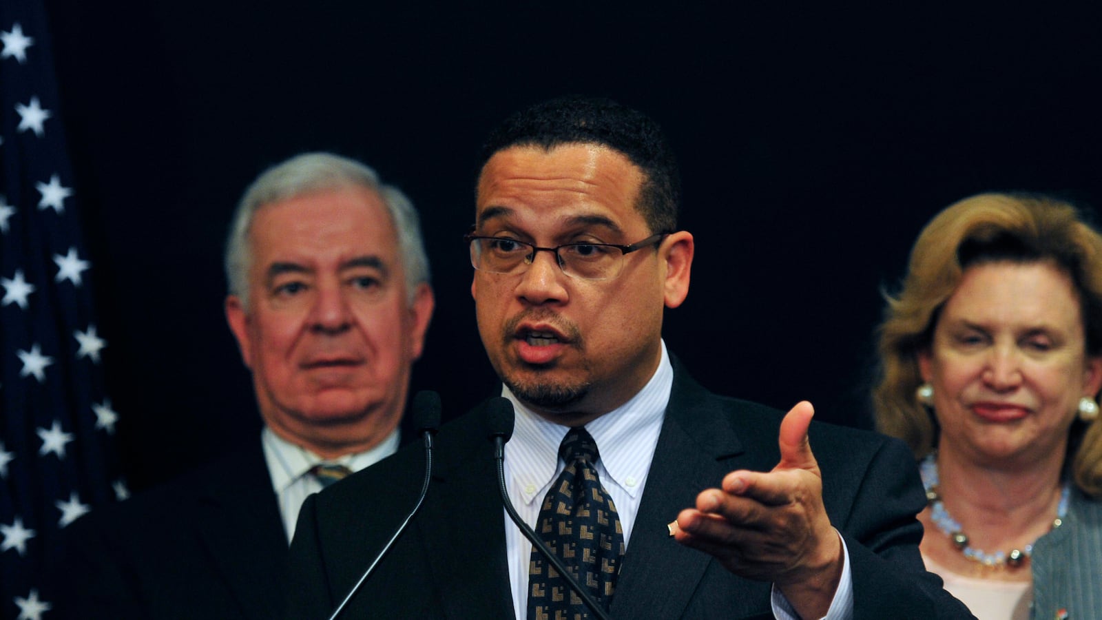 cheats/2015/10/12/bernie-sanders-has-keith-ellison-s-vote/151012-ellison-cheat_ywuy5h