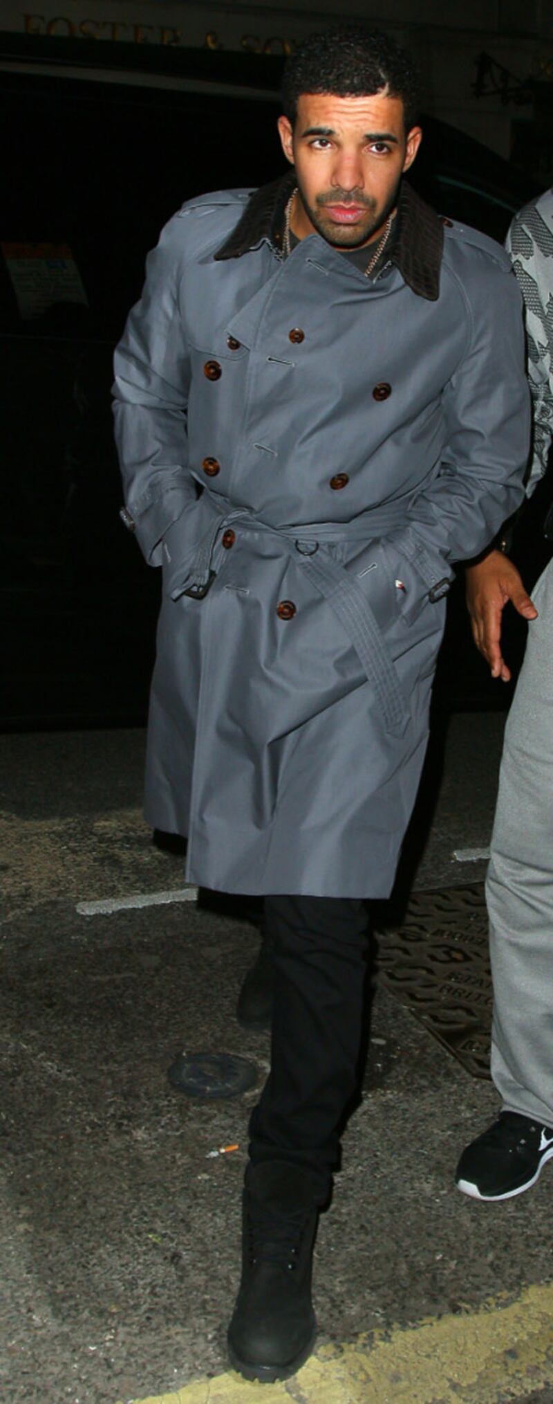 galleries/2014/04/14/in-the-trenches-100-years-of-the-burberry-coat/burberry-trench-drake_s7xllr