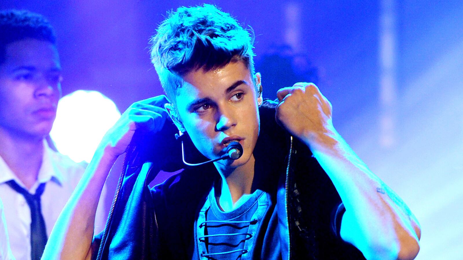 articles/2013/03/29/justin-bieber-accused-of-spitting-on-neighbor-threatening-to-kill-him/130212-justin-bieber-grammy-freakout-stern-tease_is8bkl