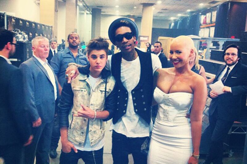 galleries/2012/05/27/katie-couric-wiz-khalifa-more-celebrity-twitter-pictures-photos/twitpics-khalifa_lehiuq
