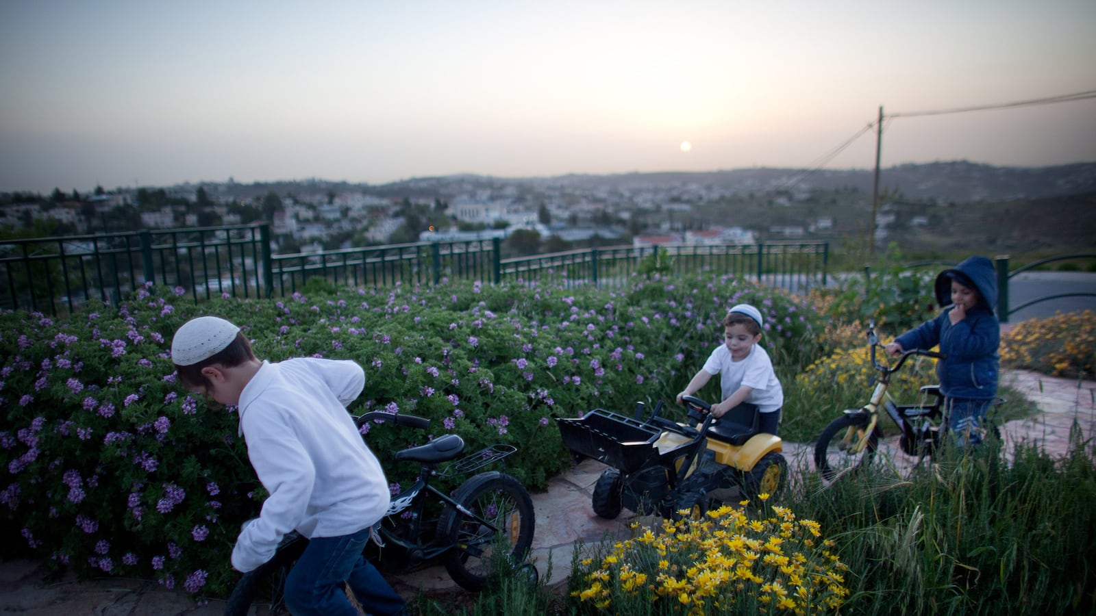 articles/2012/06/08/outpost-nation-why-bibi-won-t-break-with-israel-s-settlers/ephron-netanyahu-ulpana-embed_xtesi2