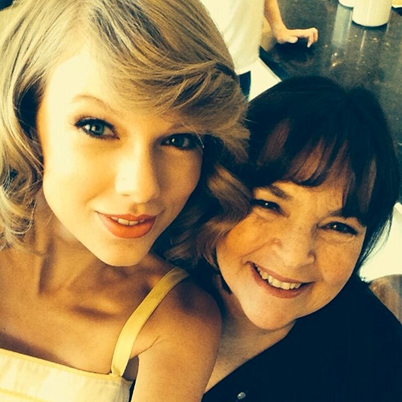 galleries/2014/03/16/kerry-washington-kristen-bell-and-the-week-s-best-celebrity-selfies/140314-selfies-taylorswift_rfumcf