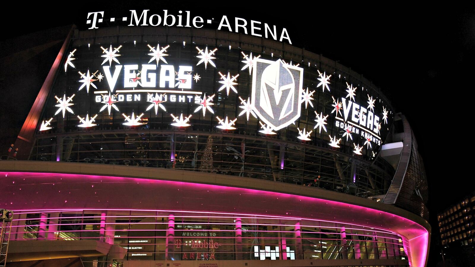 cheats/2017/03/06/las-vegas-s-new-nhl-team-signs-its-first-ever-player/170306-vegas-knights-cheat_qyjlmu