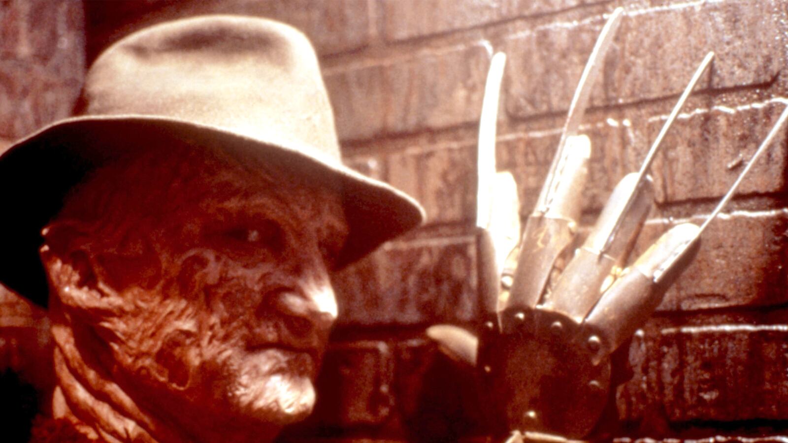 articles/2015/11/01/the-obesity-epidemic-in-slasher-films/151030-adamic-freddy-tease_nft6jp