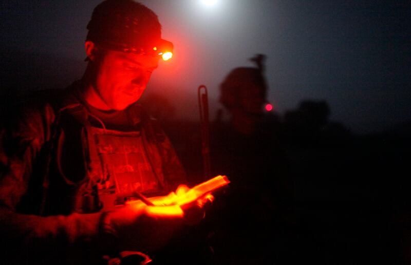 articles/2016/06/11/clinton-romesha-chronicles-the-battle-that-won-him-the-medal-of-honor/160610-webster-Clinton-Romesha-embed-2_dioss8