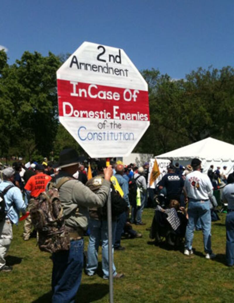 galleries/2010/04/19/paranoia-on-patriots-day/avlon-tea-party-5_rjtwix