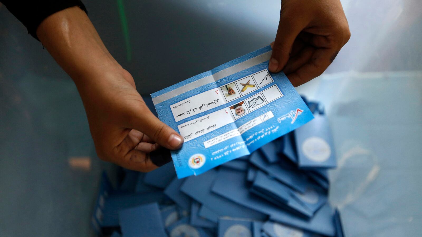 cheats/2014/06/14/afghans-vote-for-new-president/1406014-afghans-vote-cheat_ny3bir