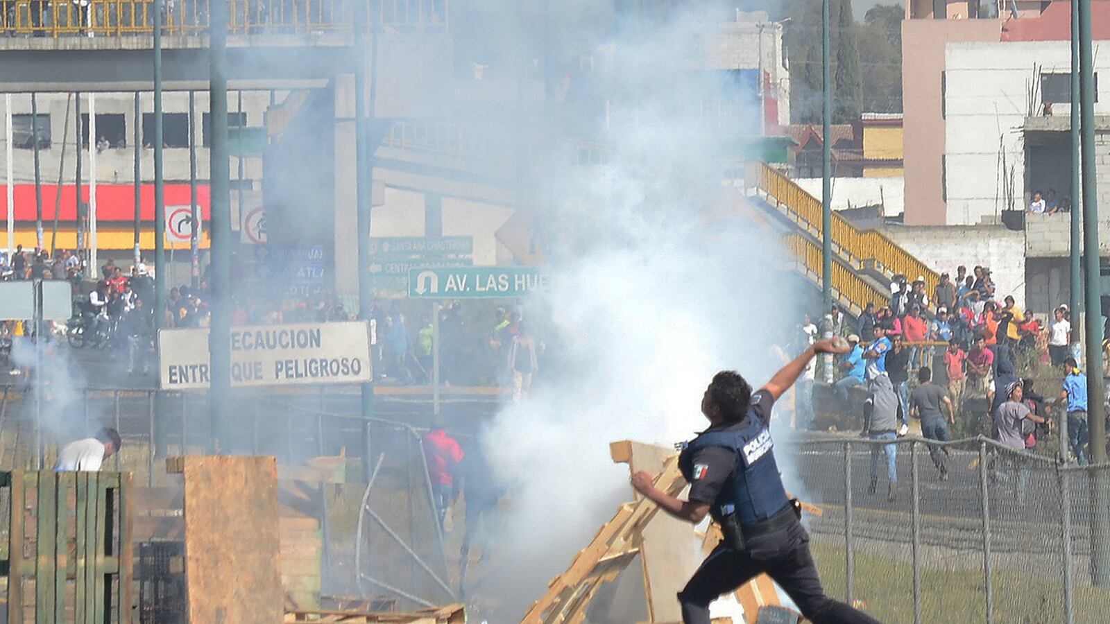 articles/2017/01/08/chaos-in-mexico-during-week-long-gasolinazo-protests/170107-noel-cartel-watch-mexico-gas-tease_oovesz