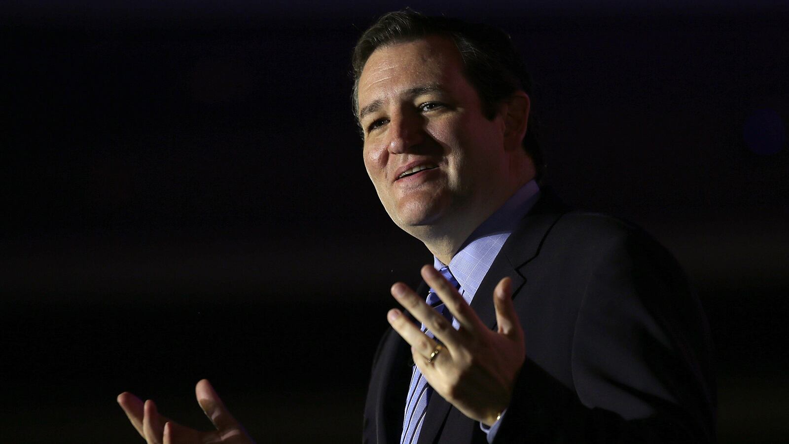 articles/2014/05/31/ted-cruz-edges-out-ben-carson-in-2016-straw-poll/140731-ted-cruz-tease_emse9q
