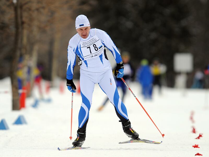 galleries/2012/04/10/obama-s-push-ups-from-sarkozy-biking-to-cameron-running-more-world-leaders-working-out-photos/world-leader-workouts-estonia_naxxqf