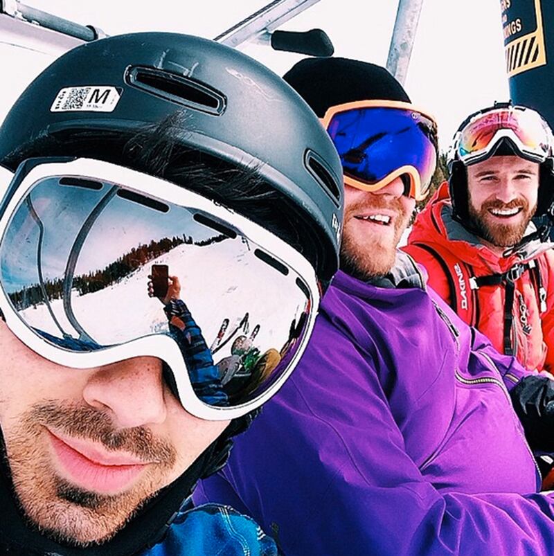 galleries/2014/03/16/kerry-washington-kristen-bell-and-the-week-s-best-celebrity-selfies/140314-selfies-joejonas_agdreh