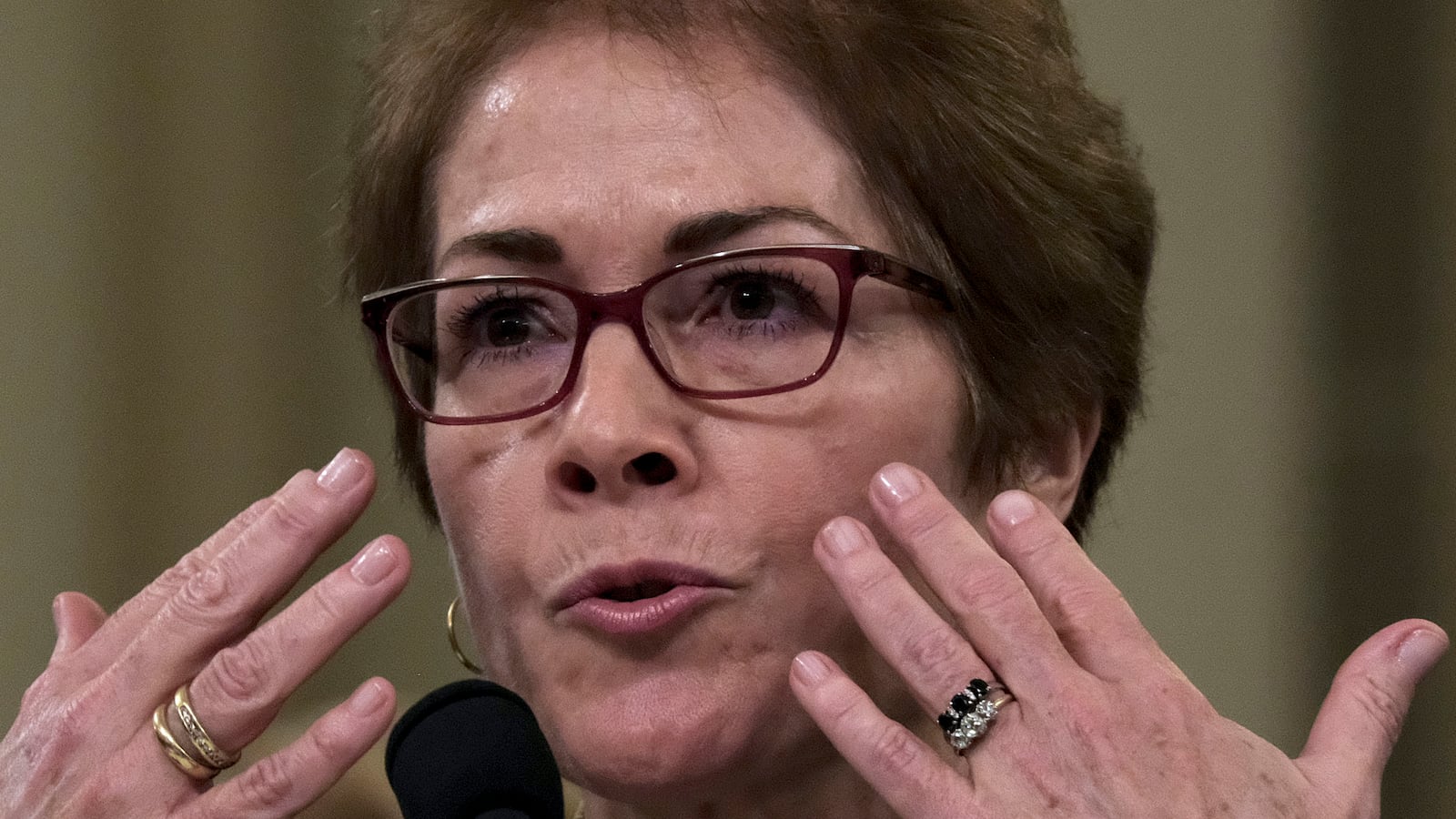 2001303-nemtsova-Yovanovitch-tease_rrtfhi