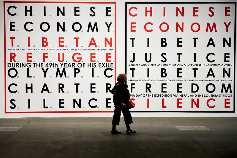 articles/2012/06/13/dasha-zhukova-bryan-lourd-tina-brown-host-rem-koolhaas-at-art-basel/art-basel-wilkinson-tease_sqq3uu